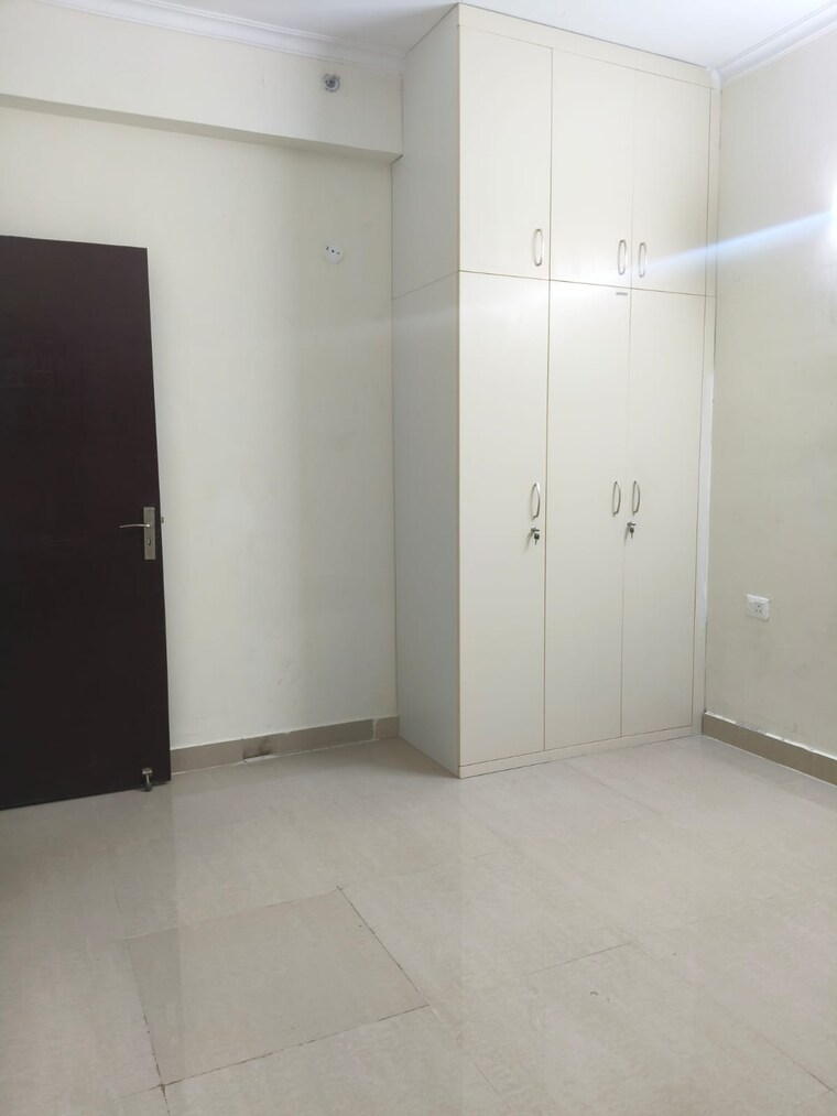 Room, amrapali-crystal-homes 4 Bedroom 2175 Sq.Ft. Apartment In Sector 76 Noida 9579496