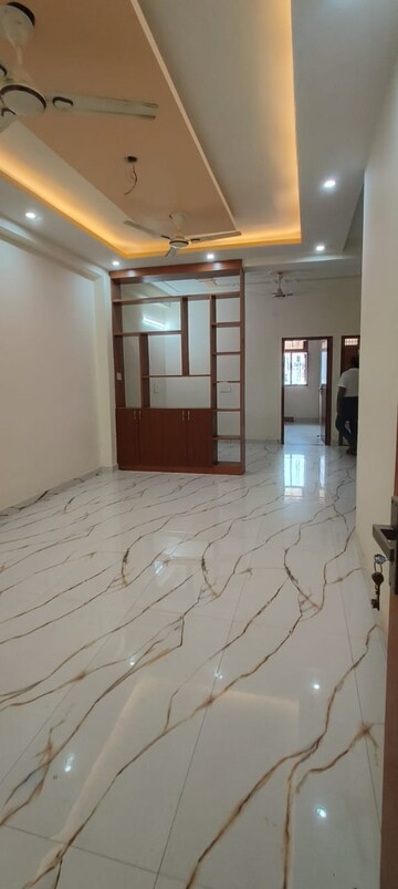 Room in 3 BHK Builder Floor at Dwarka – for Sale