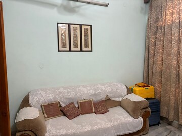 Bedroom in 3 BHK Builder Floor at Sector 31 – for Rent