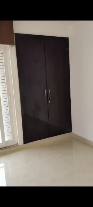 Furnished Amenities in 3.5 BHK Apartment at Rishita Mulberry Heights, Sushant Golf City – for Rent