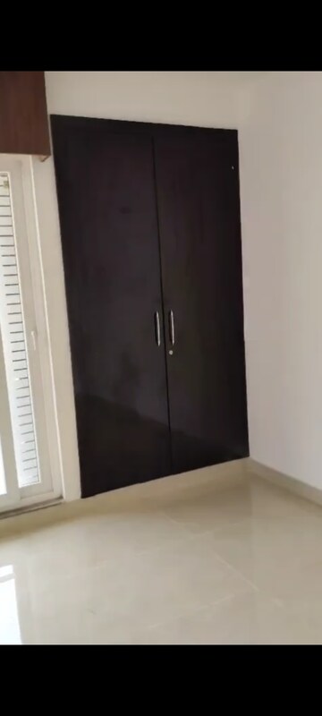 Furnished Amenities in 3.5 BHK Apartment at Rishita Mulberry Heights, Sushant Golf City – for Rent