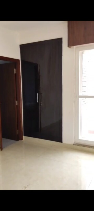 Room in 3.5 BHK Apartment at Rishita Mulberry Heights, Sushant Golf City – for Rent