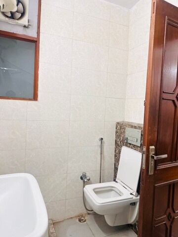 Bathroom in 2 BHK Builder Floor at Sector 40 – for Rent