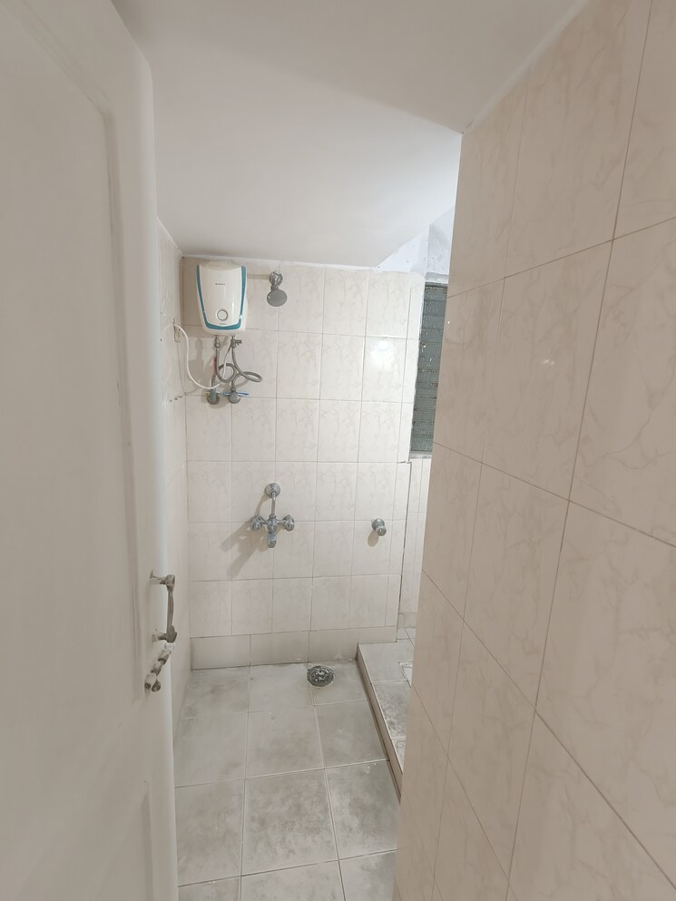 Bathroom, vasant-utsav-mumbai 1 Bedroom 450 Sq.Ft. Apartment In Kandivali East Mumbai 9579559