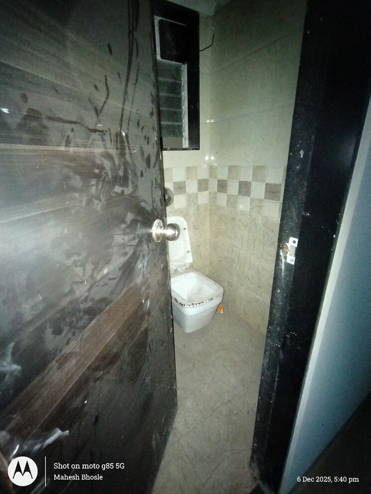 Attached Bathroom, ssakash-shri-upendra-nagar-chsl 2 Bedroom 575 Sq.Ft. Apartment In Dahisar East Mumbai 9579557