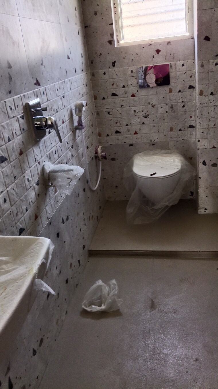 Bathroom, dlf-new-town-heights 3 Bedroom 1468 Sq.Ft. Apartment In Rajarhat New Town Kolkata 9579570