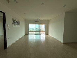 Room in 3 BHK Apartment at Lokhandwala Minerva Mahalaxmi, Mahalaxmi – for Rent