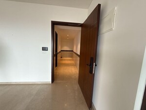Room in 3 BHK Apartment at Lokhandwala Minerva Mahalaxmi, Mahalaxmi – for Rent