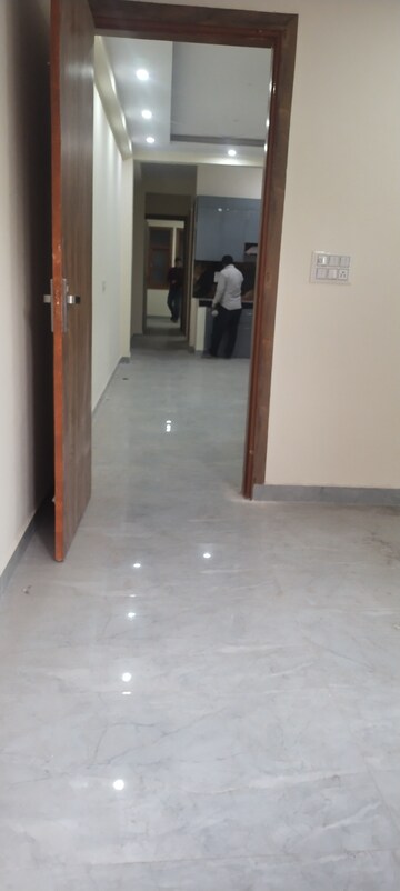 Room in 3 BHK Builder Floor at Mayur Vihar Phase 1 – for Sale