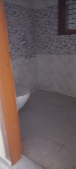 Room in 3 BHK Builder Floor at Mayur Vihar Phase 1 – for Sale