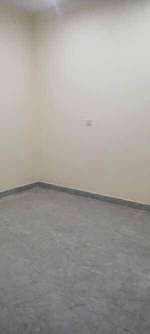 Room in 3 BHK Builder Floor at Mayur Vihar Phase 1 – for Sale