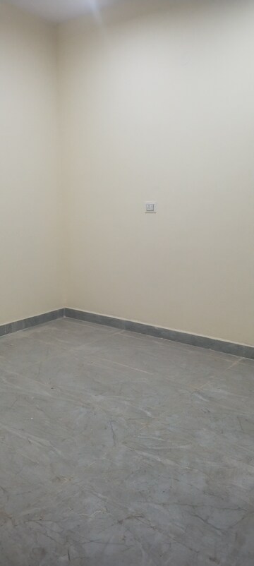 Room in 3 BHK Builder Floor at Mayur Vihar Phase 1 – for Sale