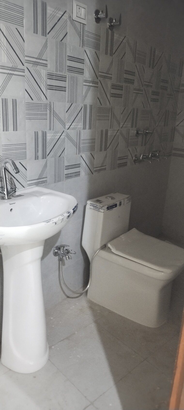 Bathroom, mayur vihar phase 1 3 Bedroom 950 Sq.Ft. Builder Floor In Mayur Vihar Phase 1 Delhi 9579613