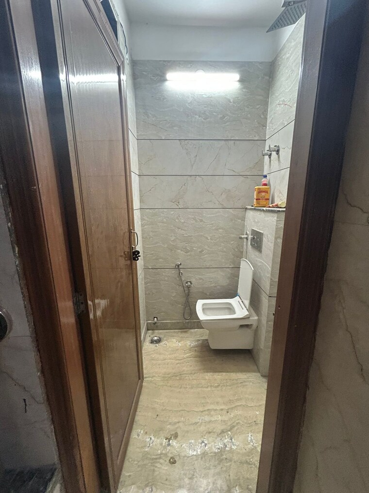 Attached Bathroom, preet vihar 2 Bedroom 650 Sq.Ft. Builder Floor In Preet Vihar Delhi 9579634
