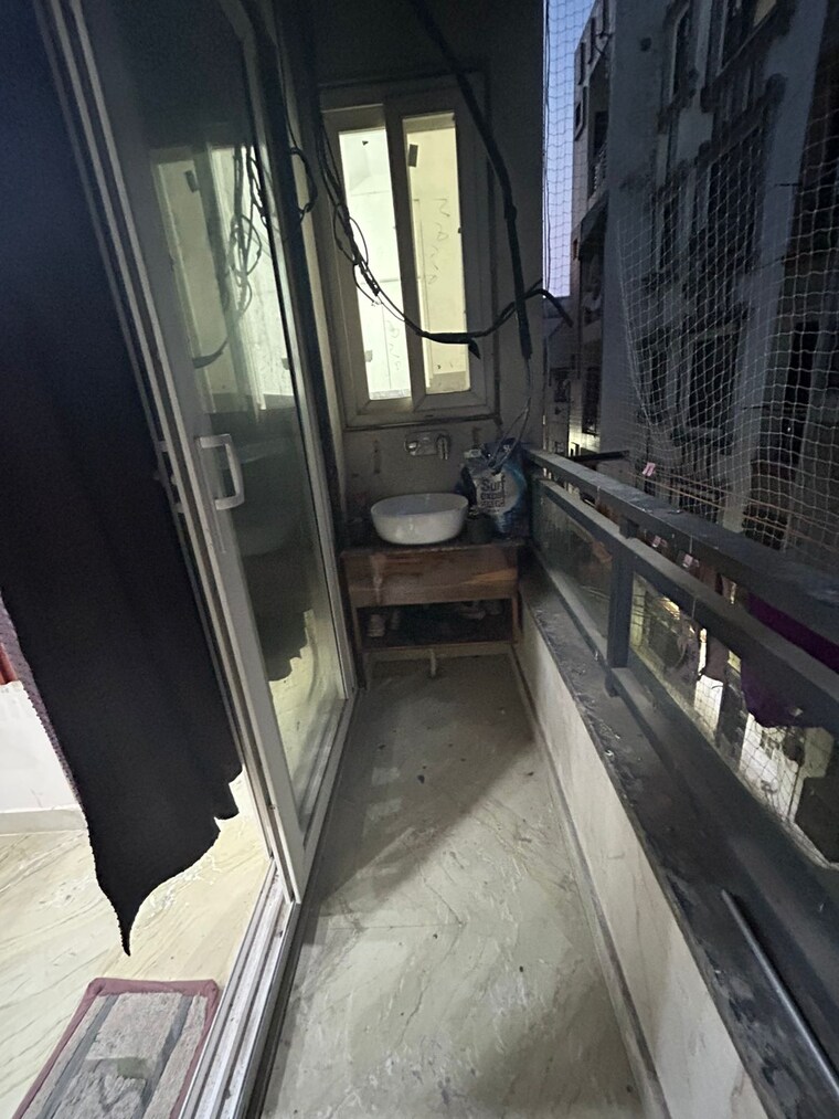 Balcony, preet vihar 2 Bedroom 650 Sq.Ft. Builder Floor In Preet Vihar Delhi 9579634