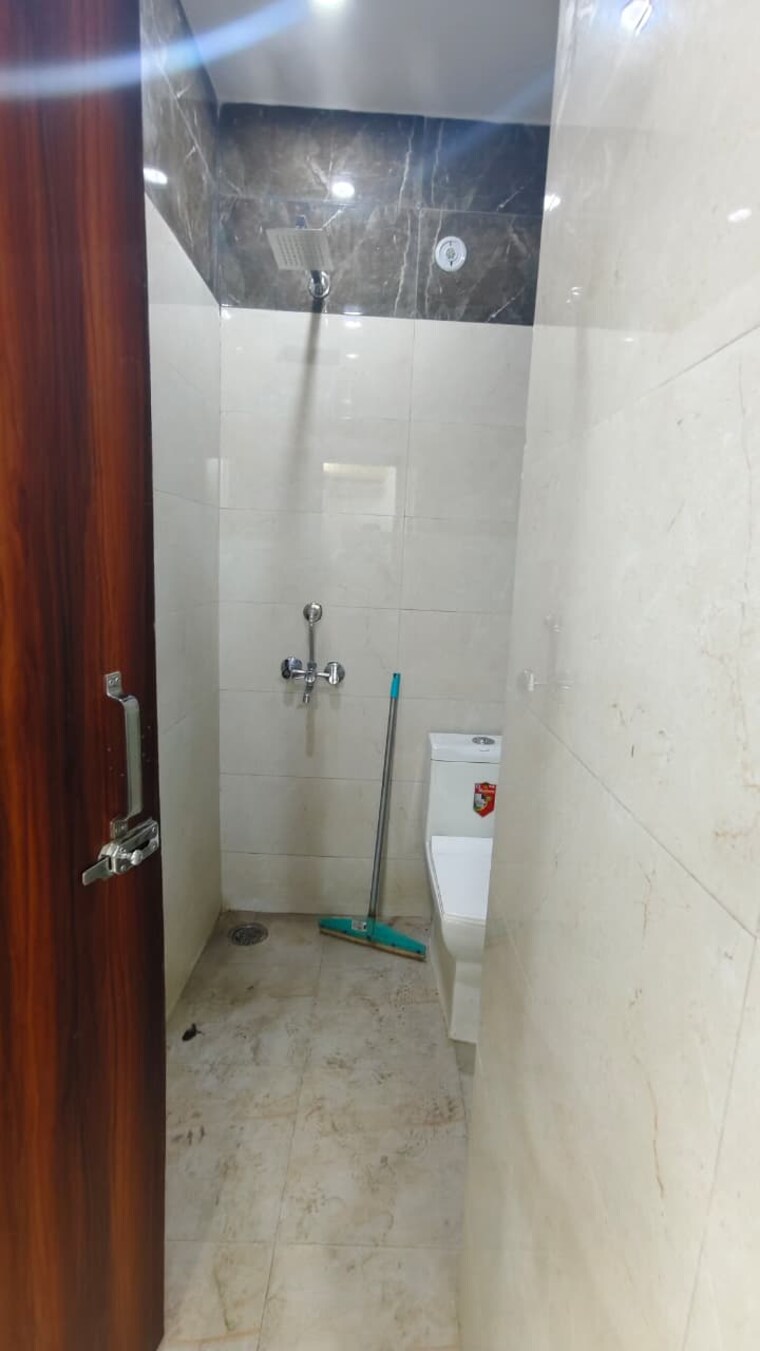 Bathroom, kalkaji 1.5 Bedroom 400 Sq.Ft. Builder Floor In Kalkaji Delhi 9579663