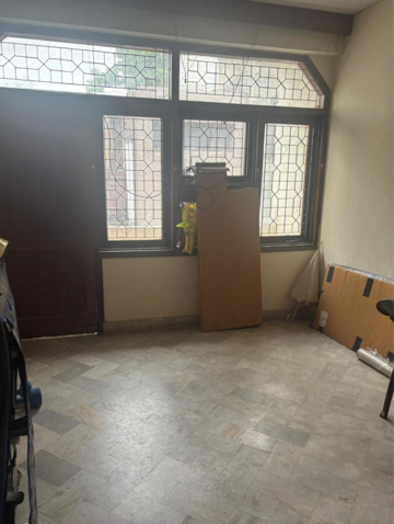 Room in 3 BHK Builder Floor at Panchsheel Enclave – for Rent