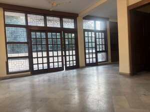 Room in 3 BHK Builder Floor at Panchsheel Enclave – for Rent
