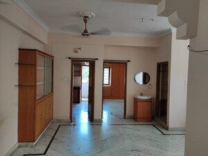 Room in 2 BHK Apartment at Pragathi Nagar – for Rent