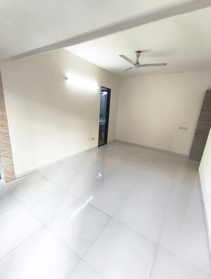 Room in 2 BHK Apartment at Group Seven Rushi Heights, Goregaon East – for Rent