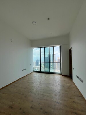 Room in 4 BHK Apartment at Rustomjee Crown, Prabhadevi – for Rent