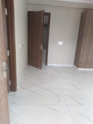 Room in 2 BHK Builder Floor at Palam Vihar Extension – for Rent