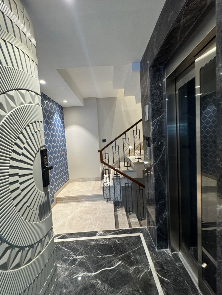 Team Area, hauz khas enclave 4 Bedroom 4200 Sq.Ft. Builder Floor In Hauz Khas Enclave Delhi 9579795