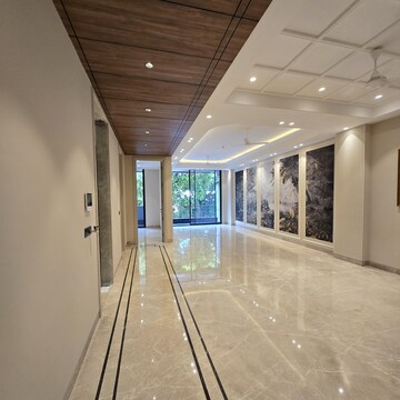 Furnished Amenities in 4 BHK Builder Floor at Hauz Khas Enclave – for Sale