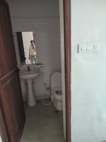 Attached Bathroom in 1.5 BHK Independent House at Sector 56 – for Rent