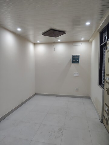 Room in 2 BHK Independent House at Sector 56 – for Rent