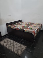 500 Sq.Ft. Pg in Lalit pg