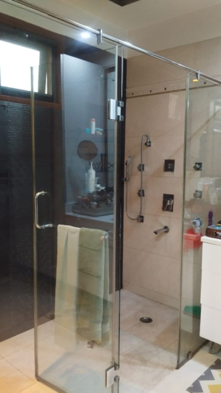 Attached Bathroom, greater kailash i 3.5 Bedroom 3600 Sq.Ft. Builder Floor In Greater Kailash I Delhi 9579877