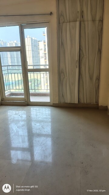 Room in 3.5 BHK Apartment at Aims Golf City, Sector 75 – for Sale