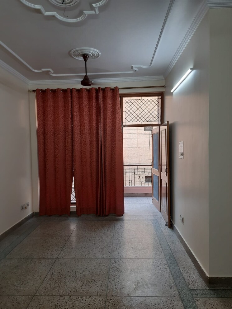 Room, century-apartments 3 Bedroom 1450 Sq.Ft. Builder Floor In Sector 100 Noida 9579896