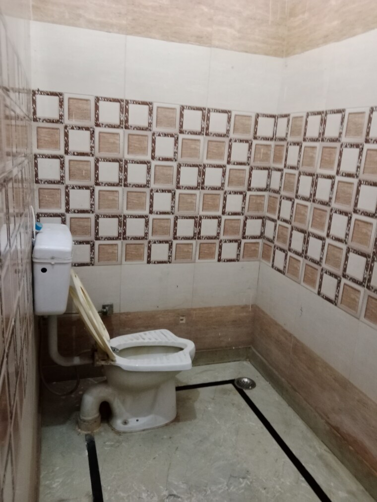 Bathroom, huda 3 Bedroom 1801 Sq.Ft. Builder Floor In Huda Panipat 9579900