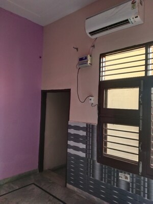 Room in 3 BHK Builder Floor at Huda – for Rent