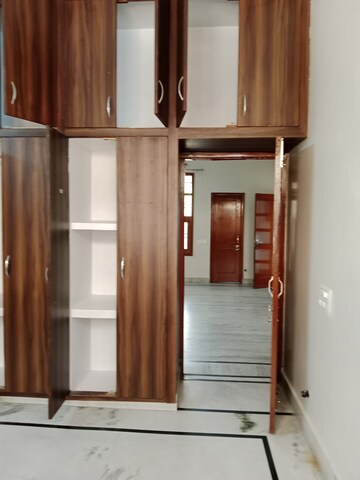 Room in 2 BHK Builder Floor at Huda – for Rent