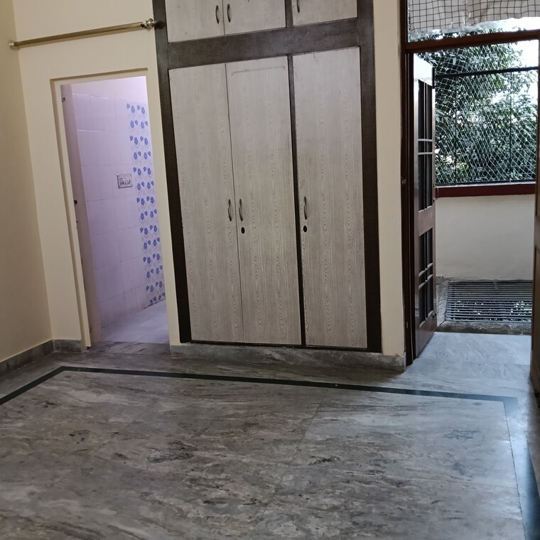 Room, rwa-apartments-sector-50 2 Bedroom 112 Sq.Mt. Builder Floor In Sector 50 Noida 9579918