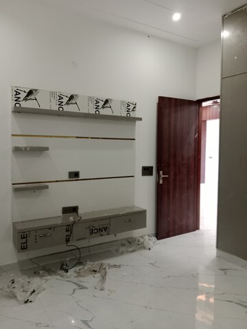 Room in 2 BHK Builder Floor at Huda – for Rent