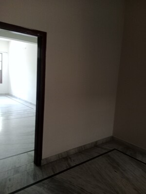 Room in 1.5 BHK Builder Floor at Huda – for Rent