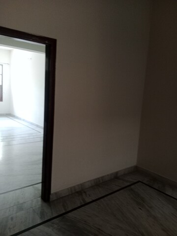 Room in 1.5 BHK Builder Floor at Huda – for Rent