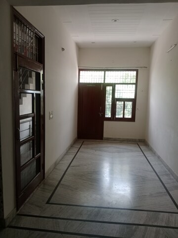 Room in 1.5 BHK Builder Floor at Huda – for Rent
