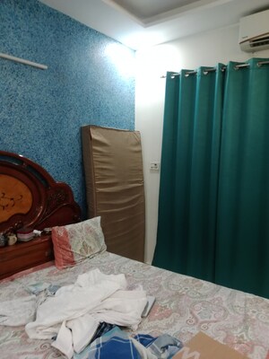 Room in 1.5 BHK Builder Floor at Huda – for Rent