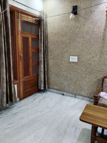 Room in 1.5 BHK Builder Floor at Huda – for Rent