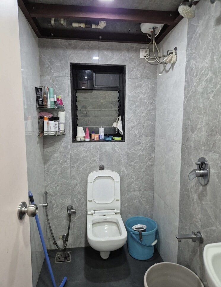 Bathroom, satyam-chs-goregaon-west 1 Bedroom 475 Sq.Ft. Apartment In Goregaon West Mumbai 9579956
