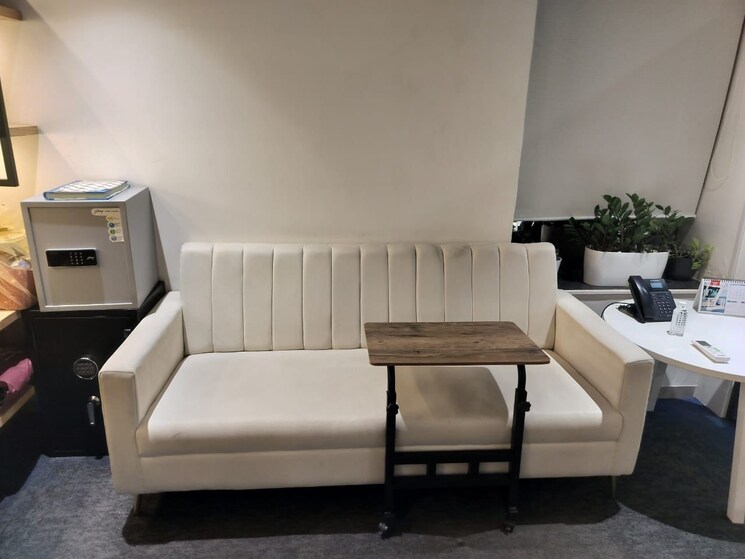 undefined, landmark-building Commercial Office Space 1500 Sq.Ft. In Worli Mumbai 9580007