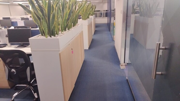 Balcony, landmark-building Commercial Office Space 1500 Sq.Ft. In Worli Mumbai 9580007