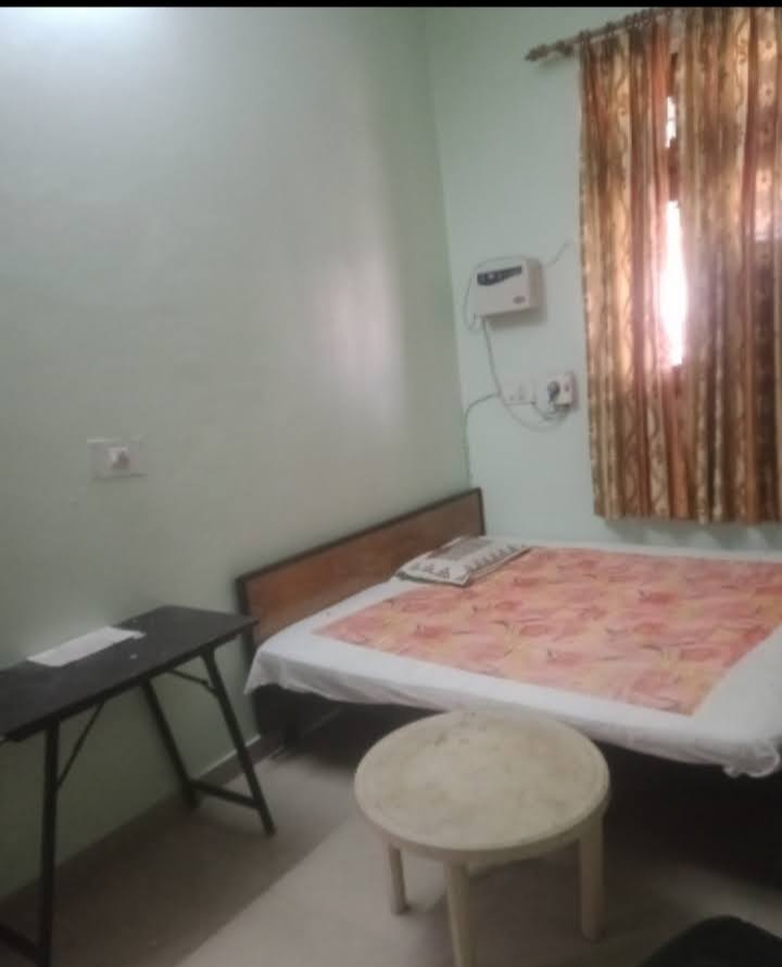 1 BHK + Study Room Villa For Rent in Aliganj