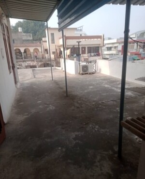 Parking in 1 BHK Villa at Aliganj – for Rent