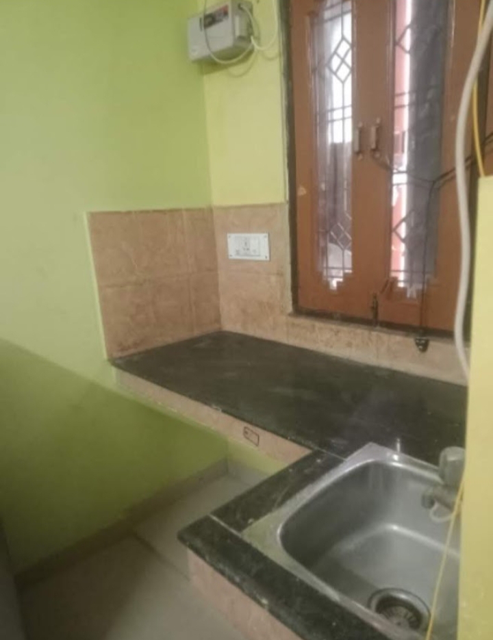 1 BHK + Study Room Villa For Rent in Aliganj